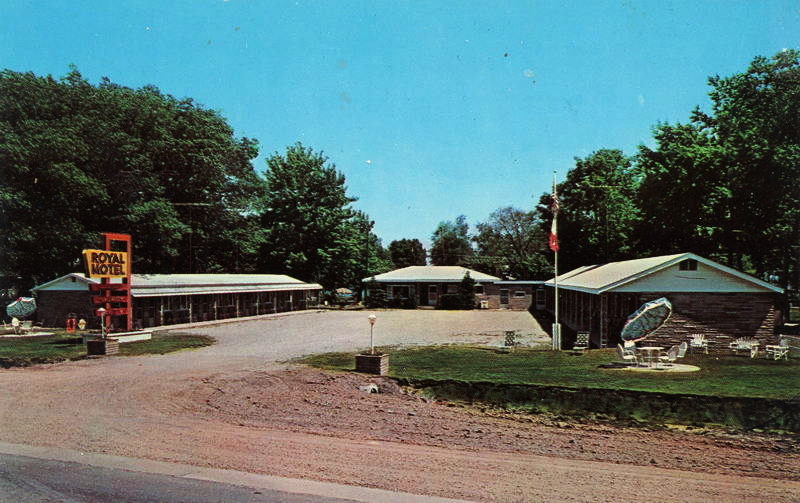 Royal Motel (Captians Quarters Motel) - Vintage Postcard (newer photo)